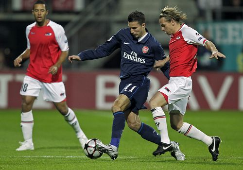 由本泽马率 由本泽马率